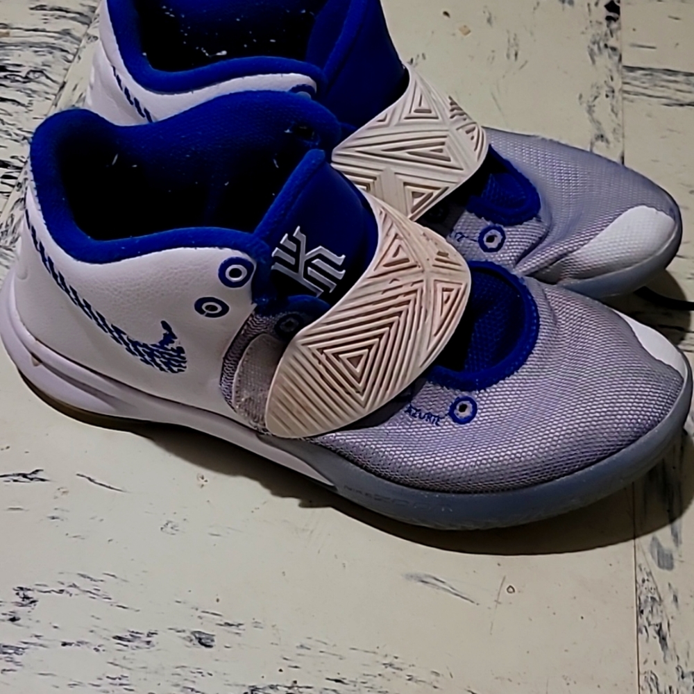 Nike Kyrie Azurte